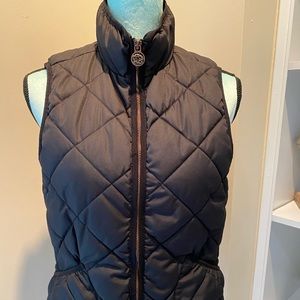 Black classic puff vest